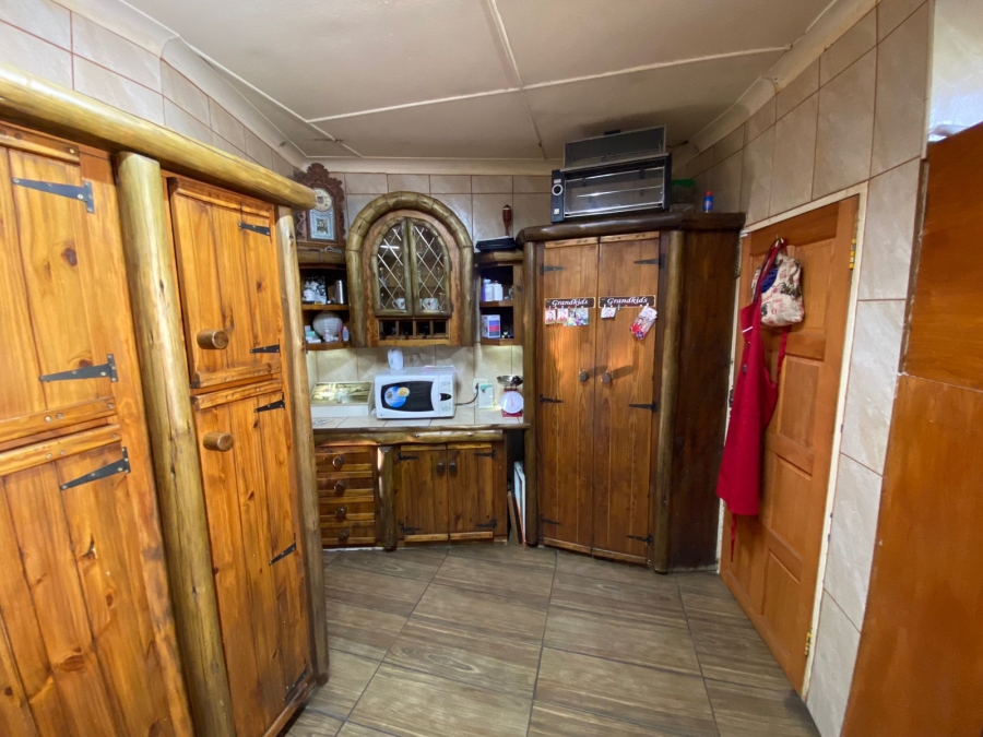 8 Bedroom Property for Sale in Baillie Park North West